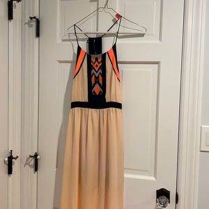 Maxi dress with tie back